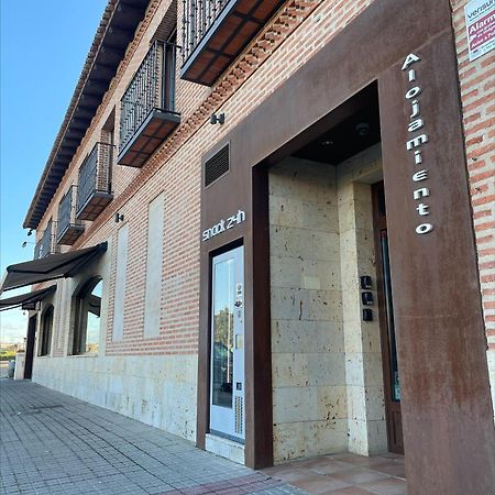 Casa Lola Hotel รูเอดา ภายนอก รูปภาพ