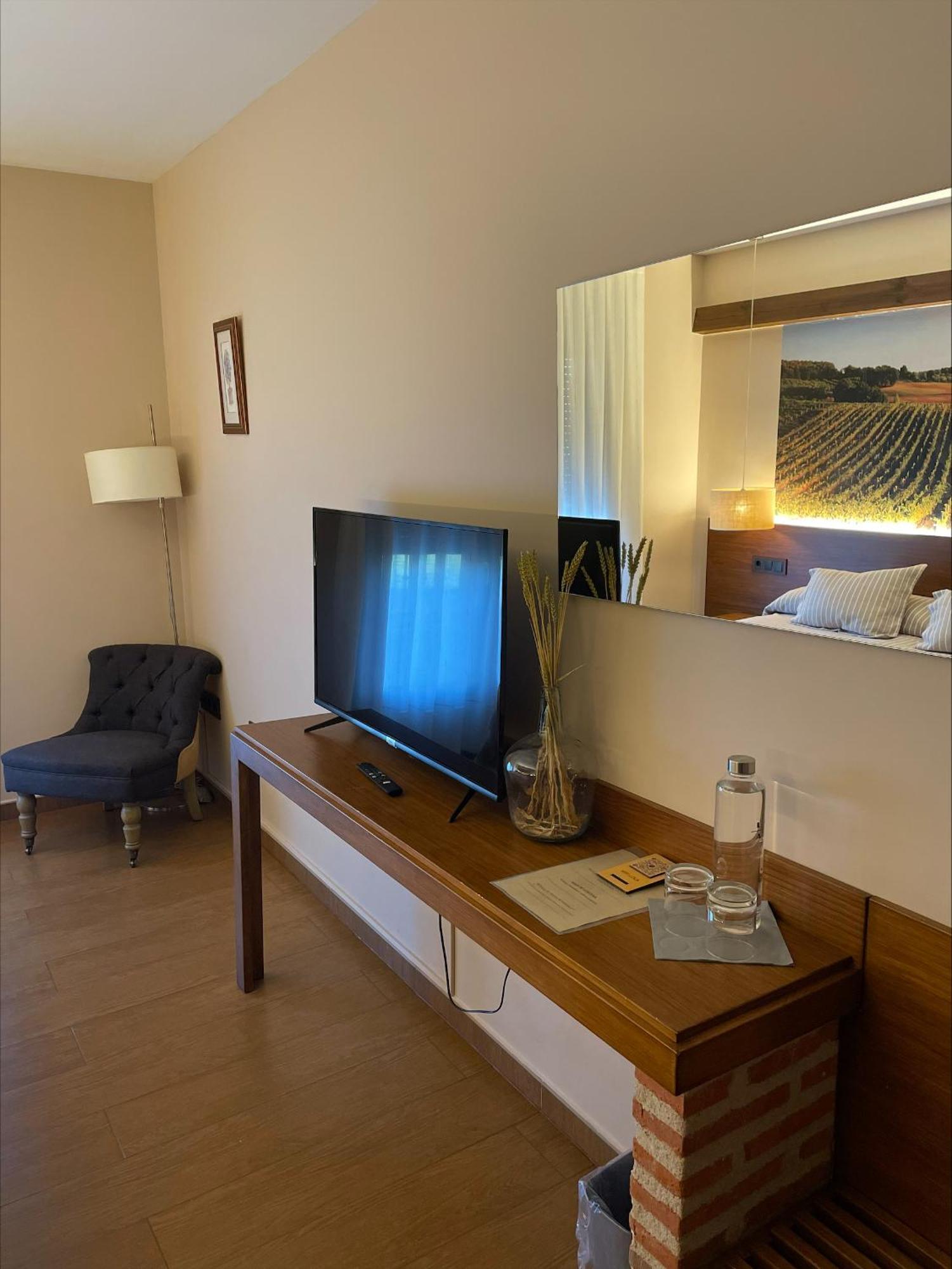 Casa Lola Hotel รูเอดา ภายนอก รูปภาพ