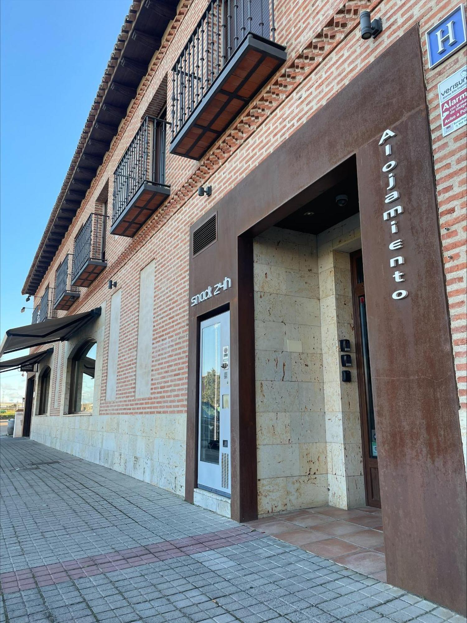 Casa Lola Hotel รูเอดา ภายนอก รูปภาพ