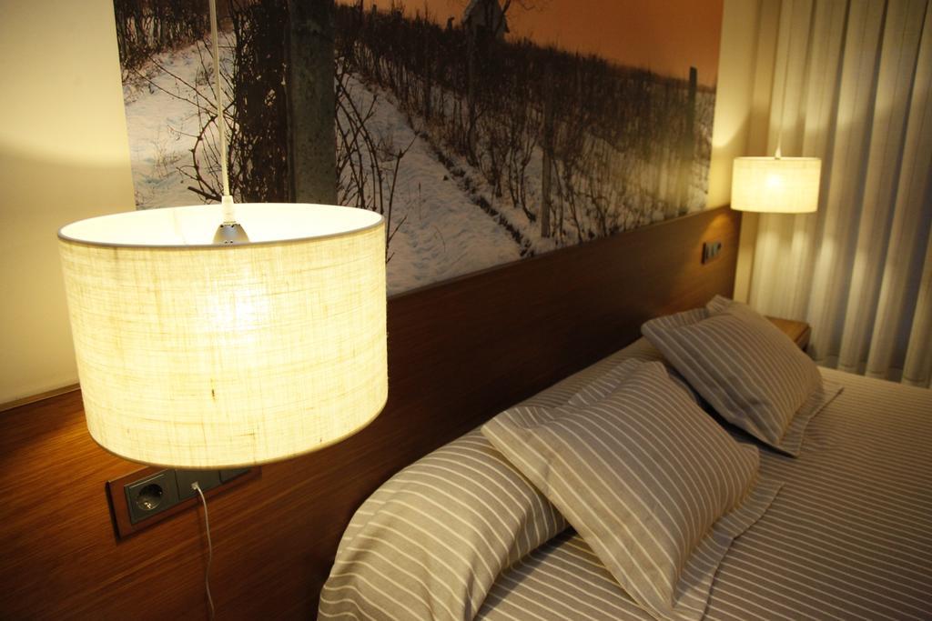 Casa Lola Hotel รูเอดา ภายนอก รูปภาพ