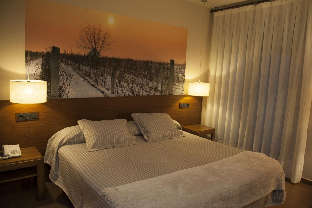 Casa Lola Hotel รูเอดา ภายนอก รูปภาพ