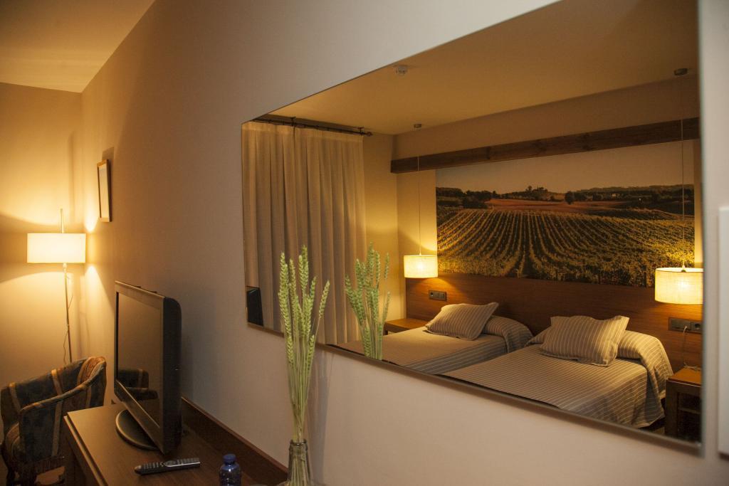 Casa Lola Hotel รูเอดา ภายนอก รูปภาพ