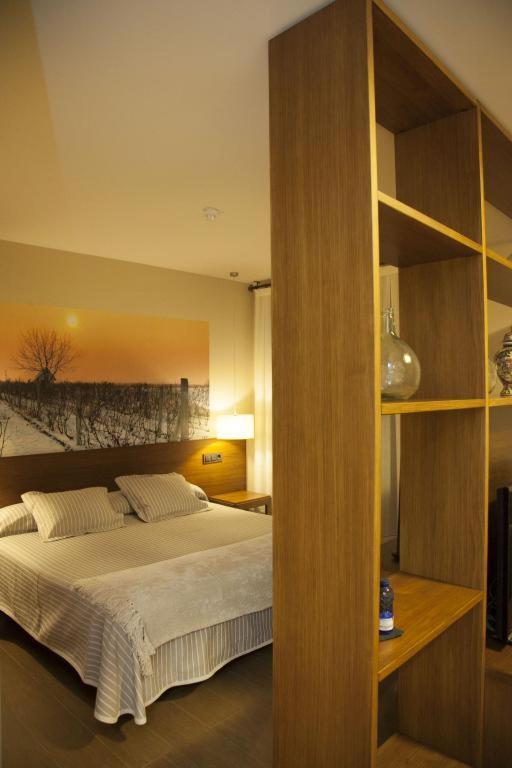 Casa Lola Hotel รูเอดา ภายนอก รูปภาพ